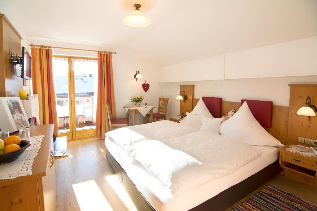 Haus Christl Reit Im Winkl, Kostenloser Parkplatz, 5 Minuten Zum Ortszentrum, Ruhige Lage, Wlan Room photo