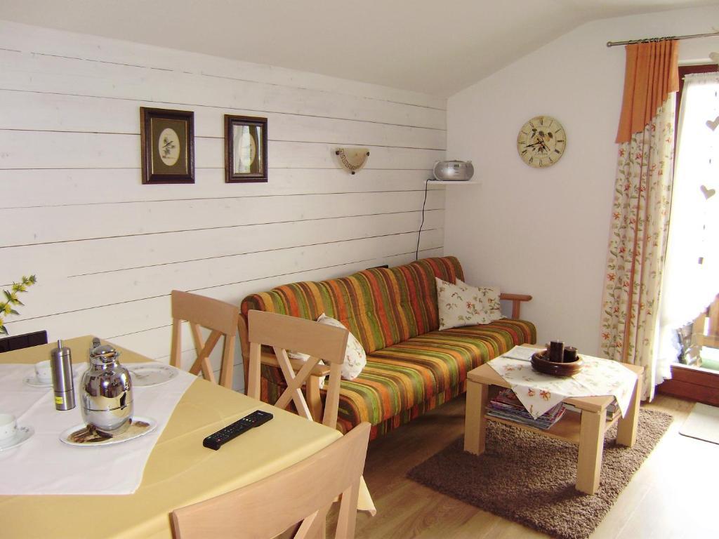 Haus Christl Reit Im Winkl, Kostenloser Parkplatz, 5 Minuten Zum Ortszentrum, Ruhige Lage, Wlan Room photo